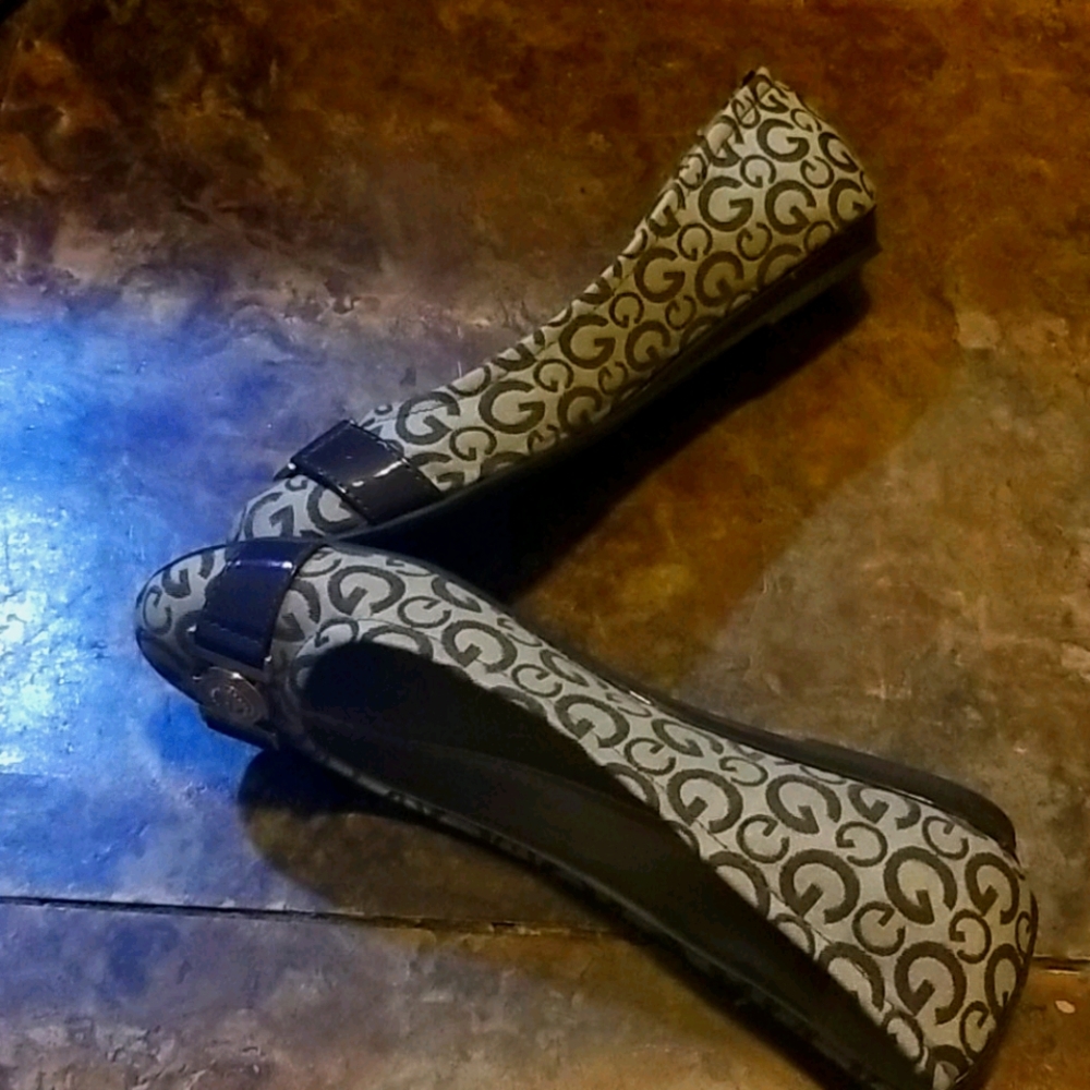 Shoes - Picture 3 of 4